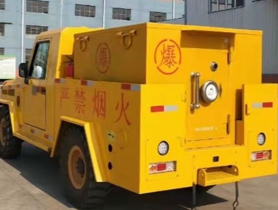 久治凯龙爆破器材运输车：保障爆破任务的安全运行