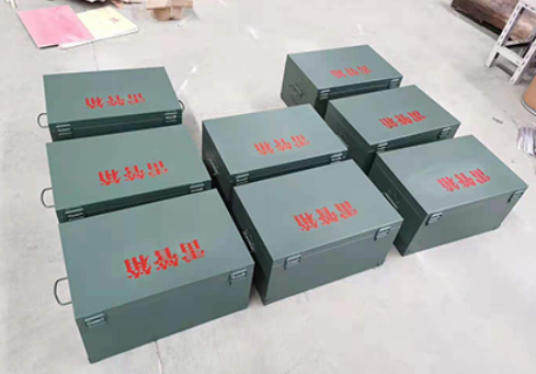 久治炸药箱和雷管箱一般是怎么存放的？